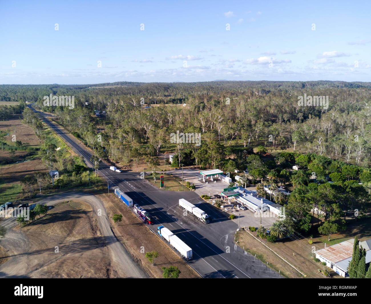 Antenna della stazione di servizio sull'Autostrada di Bruce a Gin Gin Queensland Australia Foto Stock