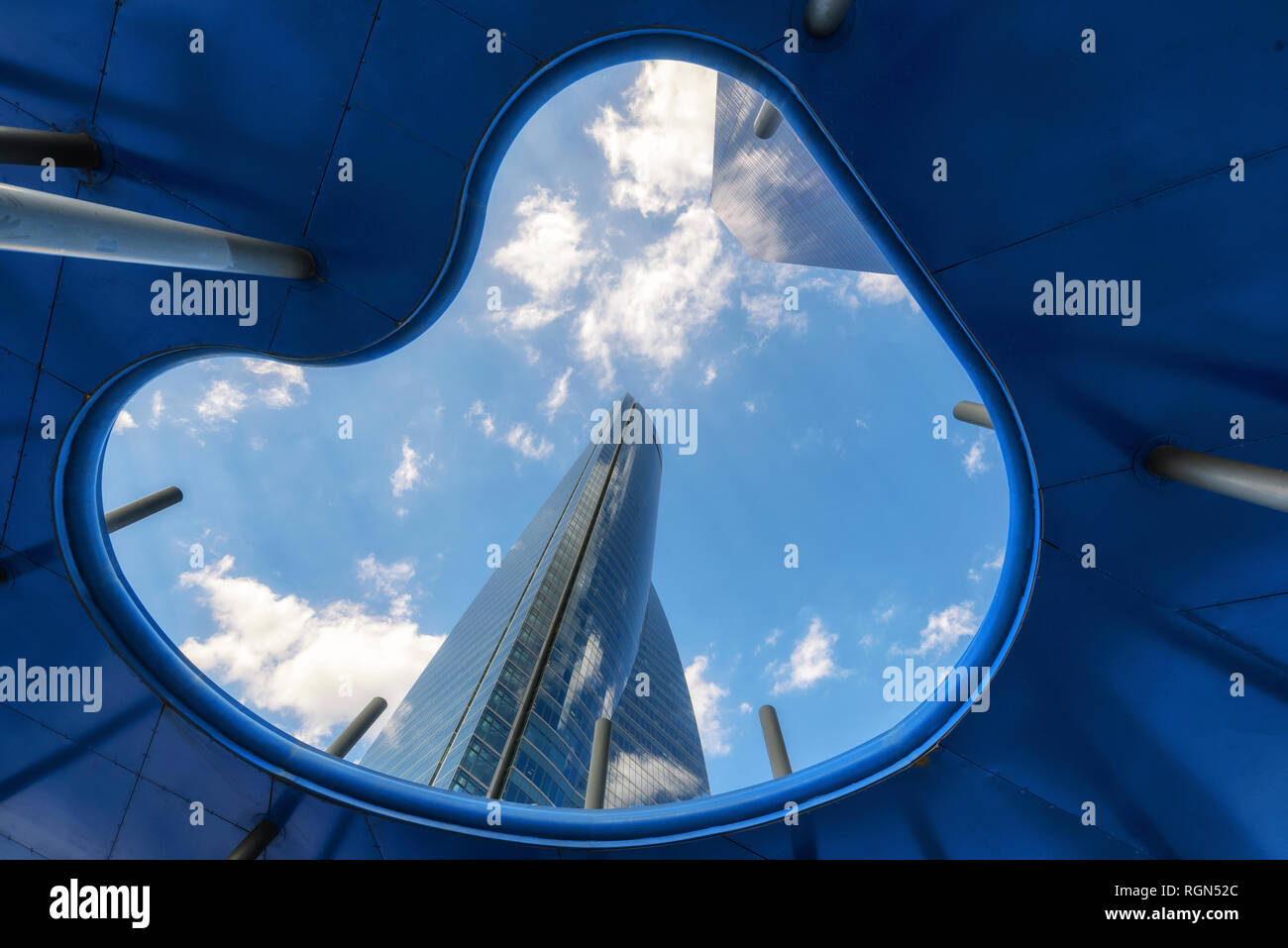 Spagna, Madrid, vista di Cuatro Torres Business Area che dal di sotto Foto Stock