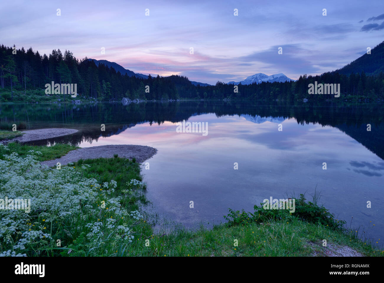 In Germania, in Baviera, Berchtesgadener Land, il lago Hintersee Foto Stock
