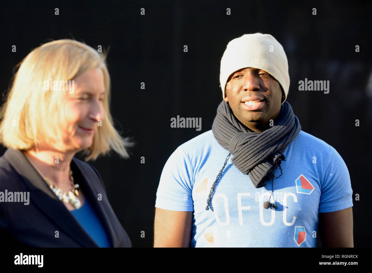 Femi Oluwole (anti-Brexit diruttori) e dr. Sarah Wollaston MP (con) Foto Stock