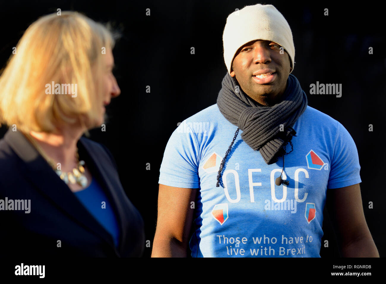 Femi Oluwole (anti-Brexit diruttori) e dr. Sarah Wollaston MP (con) Foto Stock