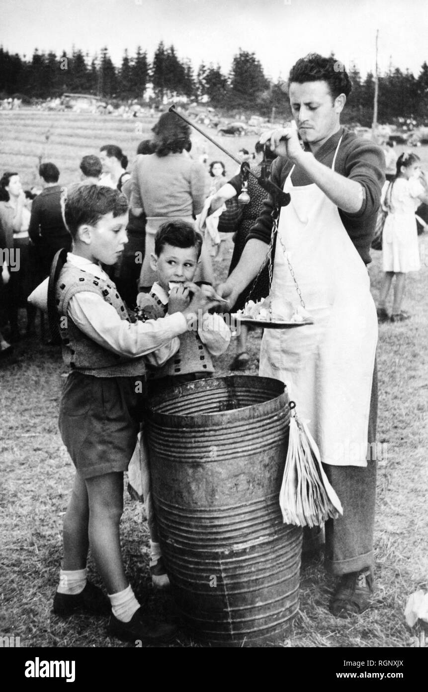 Venditore ambulante, festival annuale, macchia antonini, toscana, 1953 Foto Stock