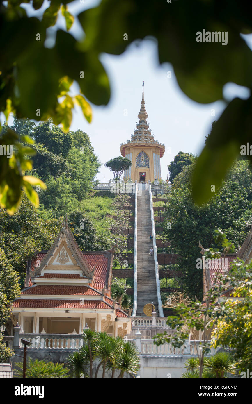 Il Phra Maha Manthapa Phutthabat tempio vicino alla città di Pattaya in Provinz Chonburi in Thailandia. Thailandia, Pattaya, Novembre 2018 Foto Stock