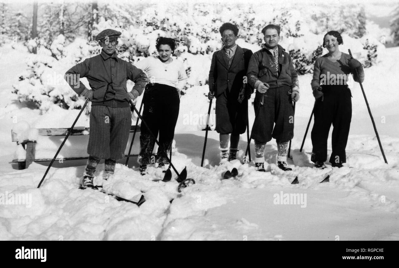 L'italia, trentino, un gruppo di tci gli sciatori a san martino di Castrozza, 1932 Foto Stock