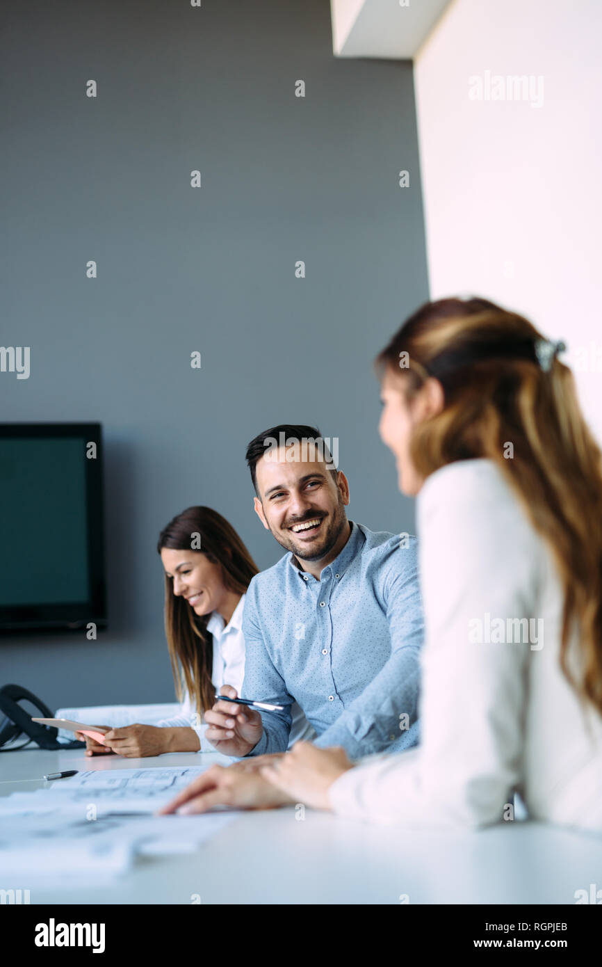 Foto di architetti sulla riunione di affari in ufficio Foto Stock