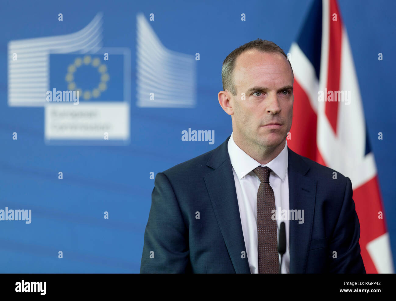 Il Belgio, Bruxelles: Dominic Raab, Segretario di Stato per la chiusura dell'Unione europea, per partecipare ad una conferenza stampa con Michel Garnier, UE del chief Brexi Foto Stock
