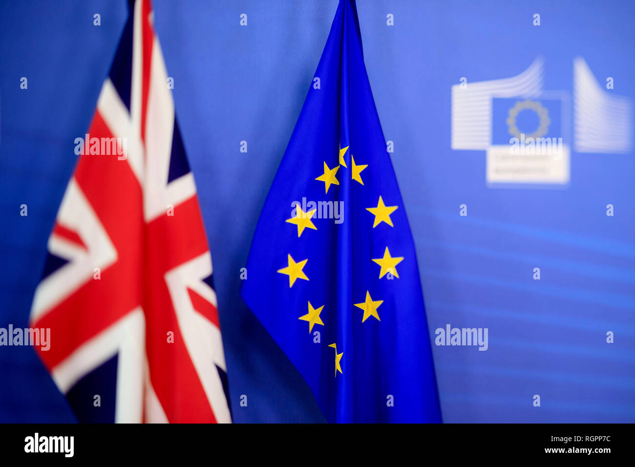 Il Belgio, Bruxelles: Commissione europea, bandiera britannica e la bandiera europea, su 2018/08/31.Caption locale *** Foto Stock