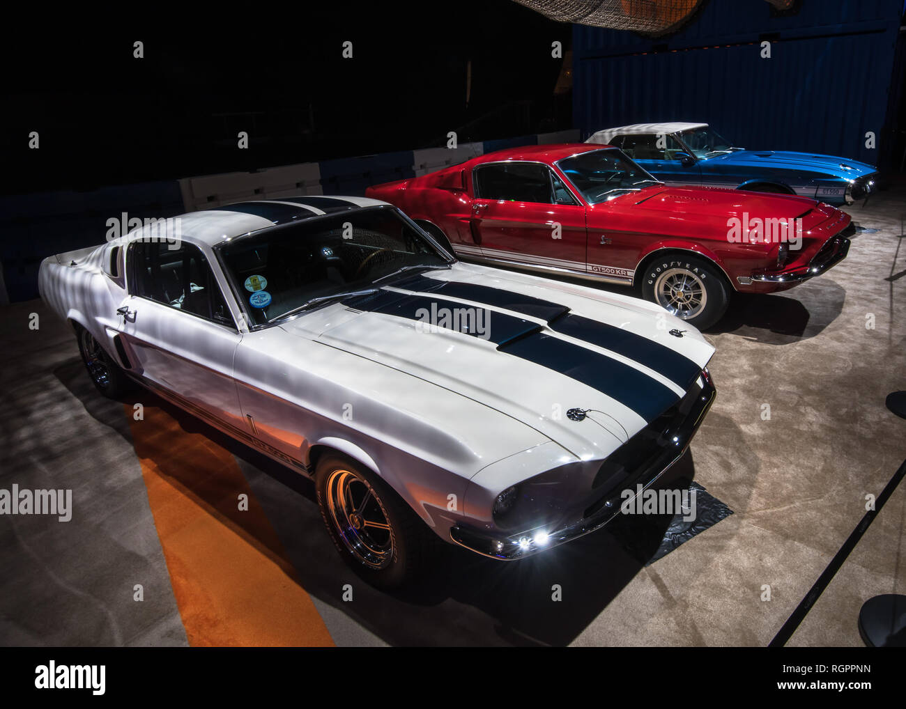 DETROIT, MI/STATI UNITI D'America - 14 gennaio 2019: UN 1967, 1968 e 1969 Ford Shelby Cobra GT 500 Mustang auto presso il North American International Auto Show (NAIAS). Foto Stock