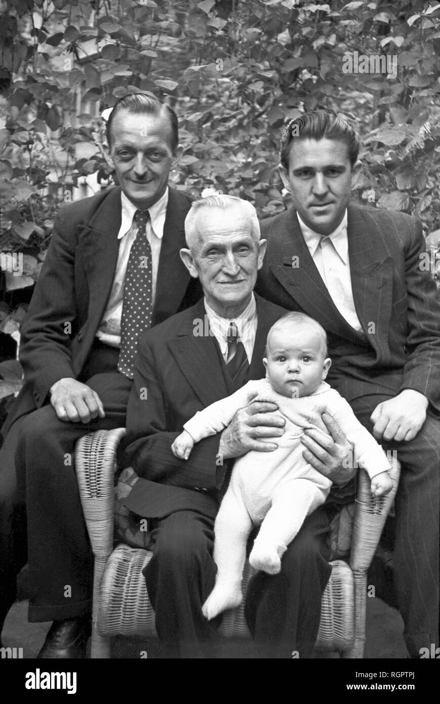 Quattro uomini, quattro generazioni, 1949, Lipsia, Sassonia, Repubblica democratica tedesca, la Germania Foto Stock