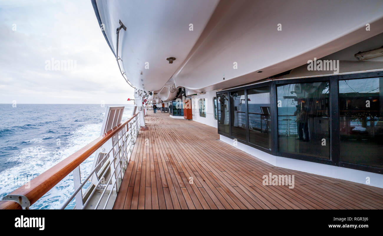 Promarda mazzo di P&O Arcadia su è Natale e Anno Nuovo 2018 crociera Southampton per i Caraibi e il retro Foto Stock