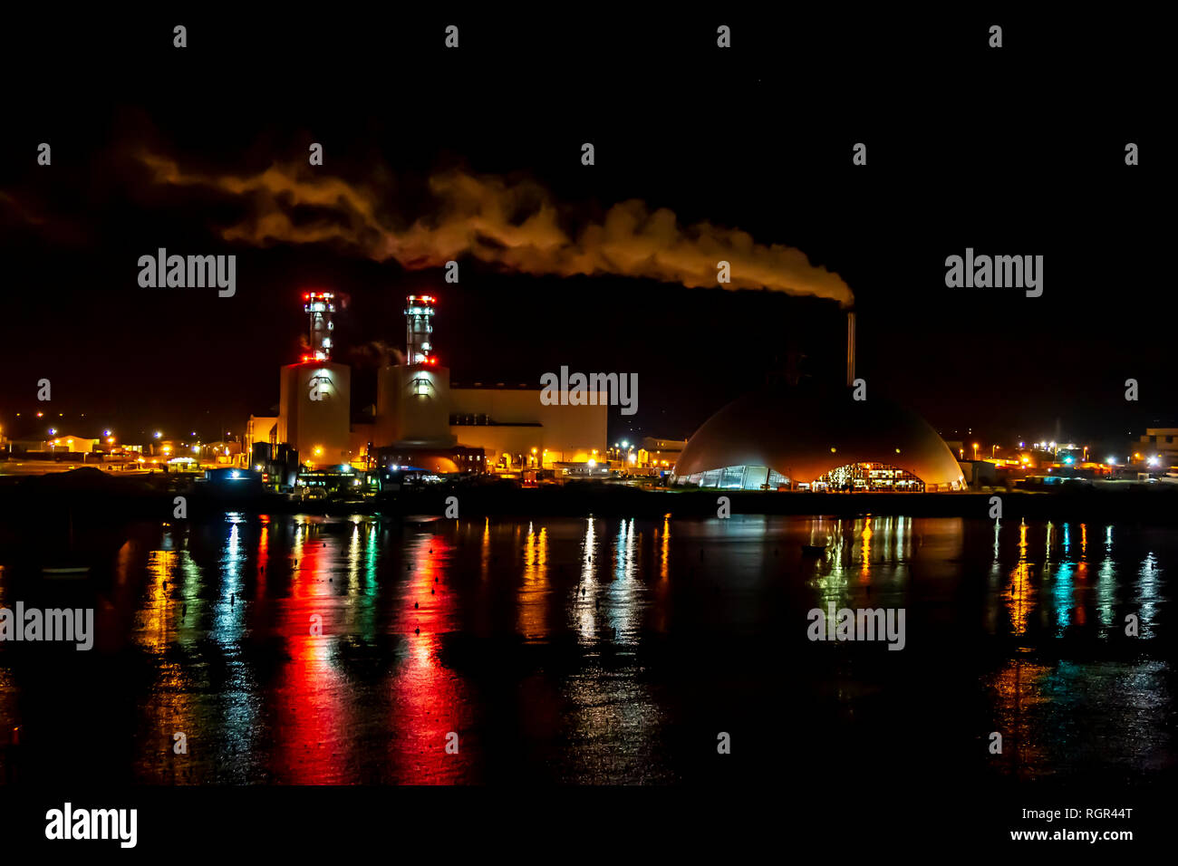 Veoila Marchwood dell energia-da-impianto di smaltimento dei rifiuti, Southampton, Hampshire. Tale impianto è in grado di bruciare 165.000 tonnellate di uso domestico nero borsa rifiuti per anno a pro Foto Stock