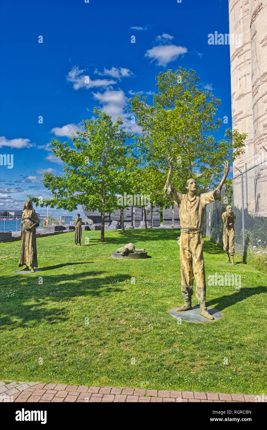 Scultura in bronzo raffigurante immigranti irlandesi dal 1847 Grande Carestia, Irlanda Park, Toronto, Ontario, Canada Foto Stock