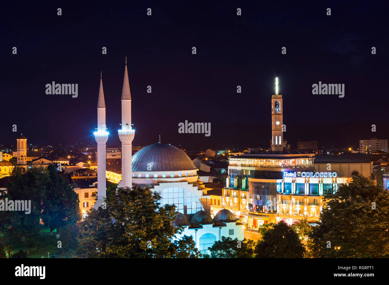 L EBU Beker moschea di notte, Shkodra, Albania Foto Stock