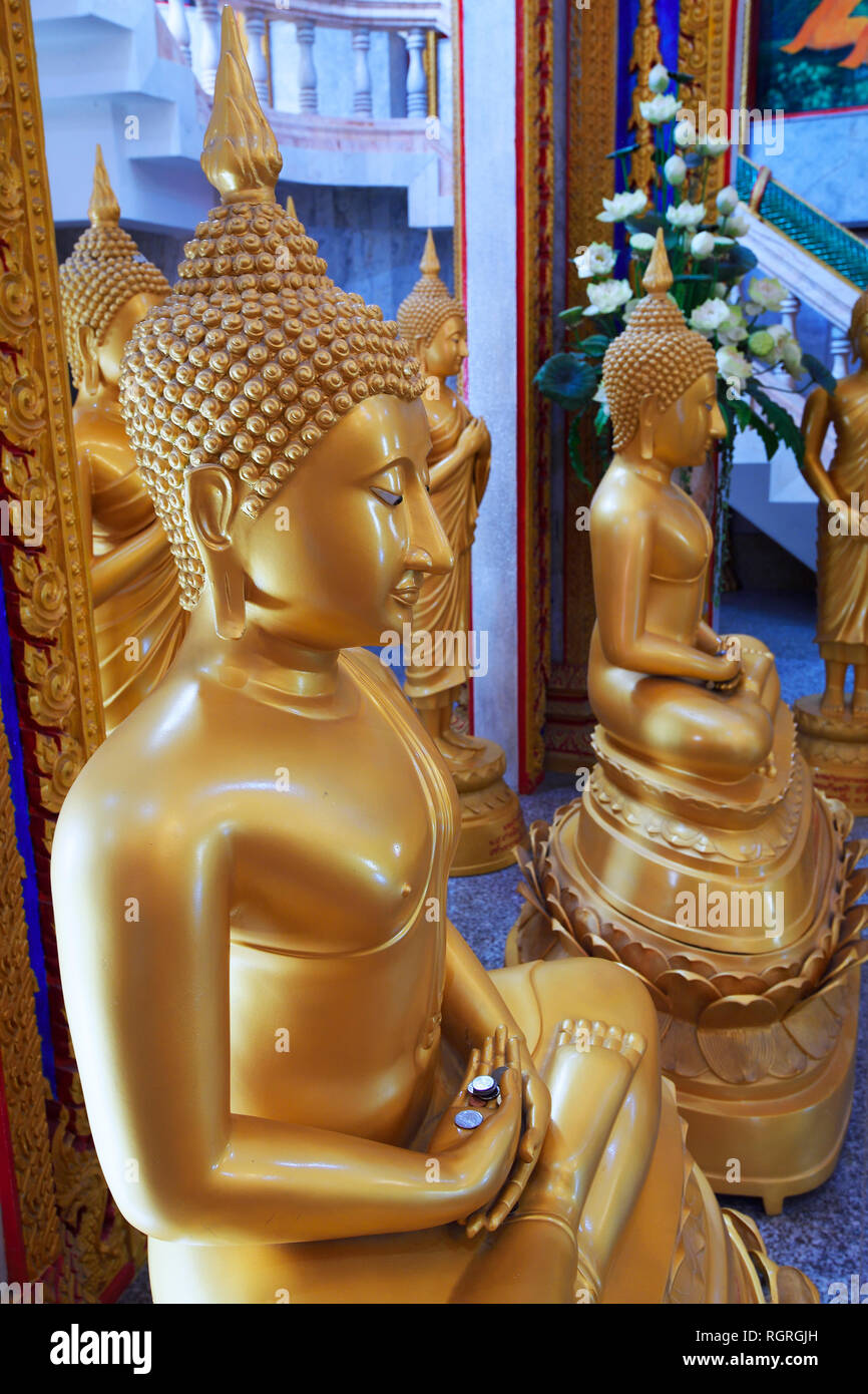 Buddhastatuen, Wat Chalong, Tempel auf Phuket, Tailandia Foto Stock