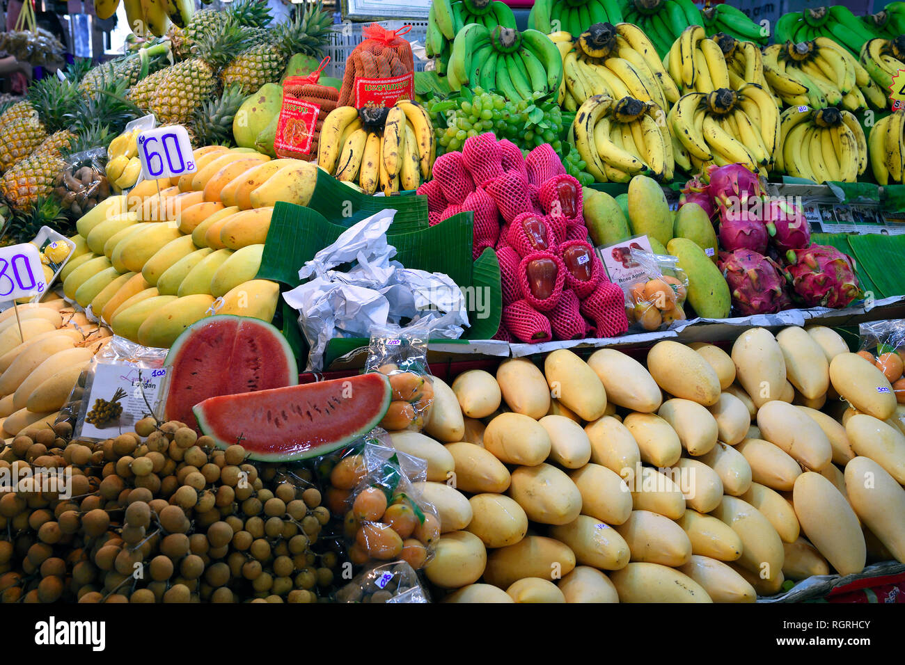 Obststand, Banzaan mercato fresco, Patong Beach, Phuket, Tailandia Foto Stock