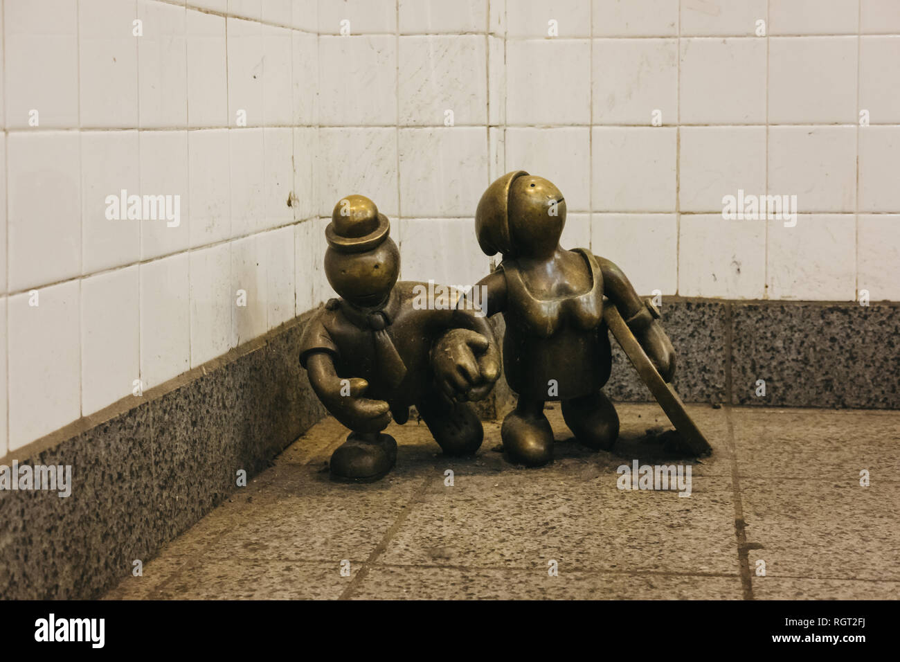 New York, Stati Uniti d'America - 30 Maggio 2018: vita metropolitana statue in bronzo, una permanente di arte pubblica creata dalla scultore americano Tom Otterness per la XIV Stre Foto Stock
