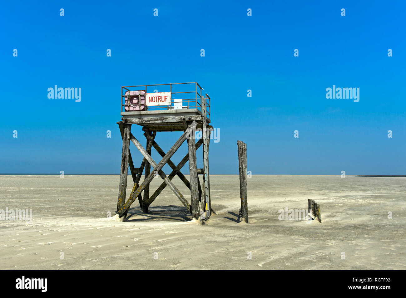 Torre di salvataggio presso la spiaggia di Westerhever, Schleswig-Holstein il Wadden Sea National Park, Westerhever, Schleswig-Holstein, Germania Foto Stock