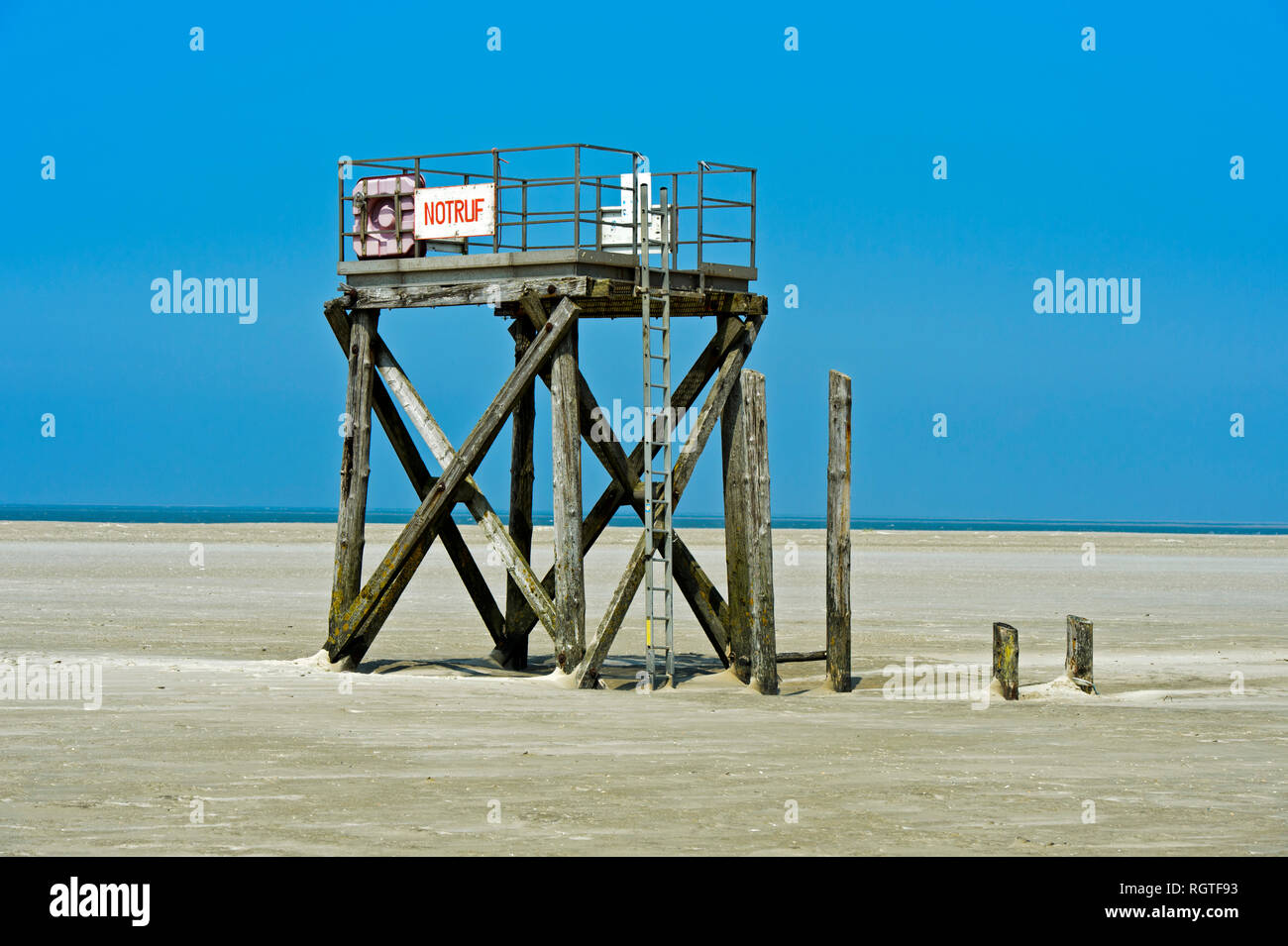 Torre di salvataggio presso la spiaggia di Westerhever, Schleswig-Holstein il Wadden Sea National Park, Westerhever, Schleswig-Holstein, Germania Foto Stock