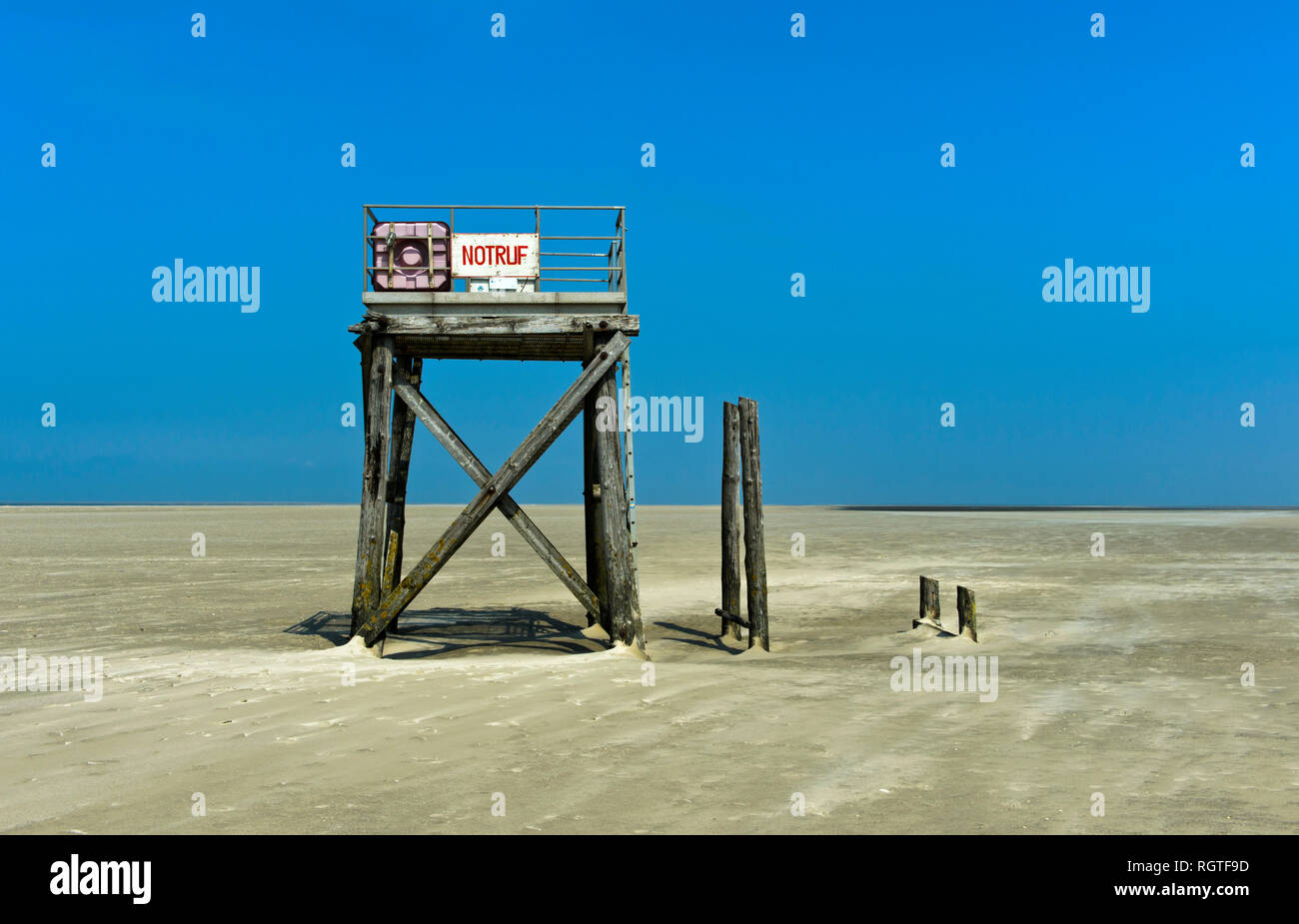 Torre di salvataggio presso la spiaggia di Westerhever, Schleswig-Holstein il Wadden Sea National Park, Westerhever, Schleswig-Holstein, Germania Foto Stock