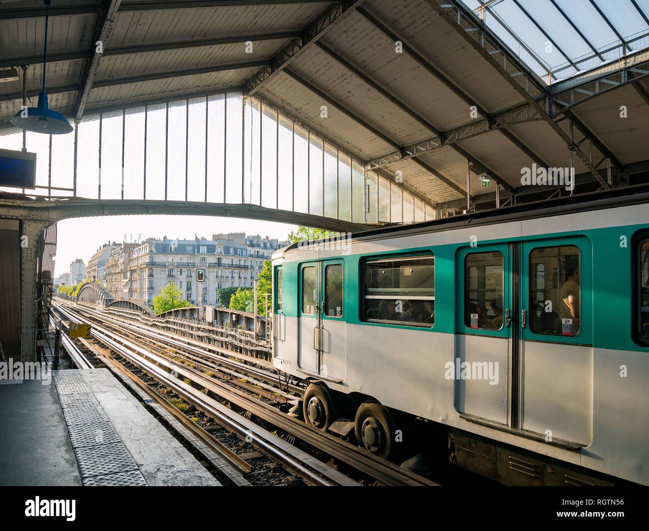 La metropolitana e i mezzi di trasporto pubblico in Francia Foto Stock