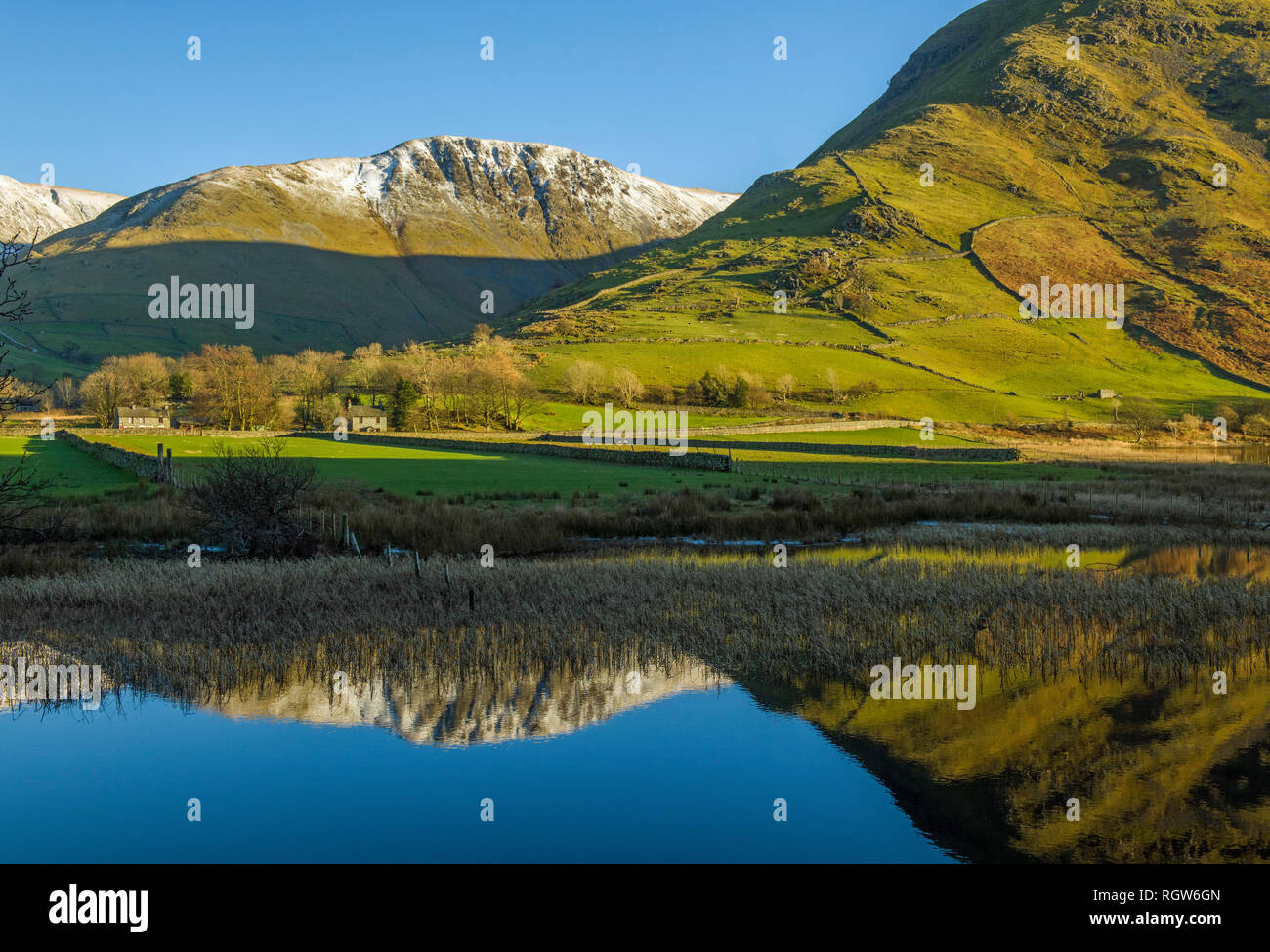Fratelli acqua Fells e Parco Nazionale del Distretto dei Laghi Cumbria Foto Stock