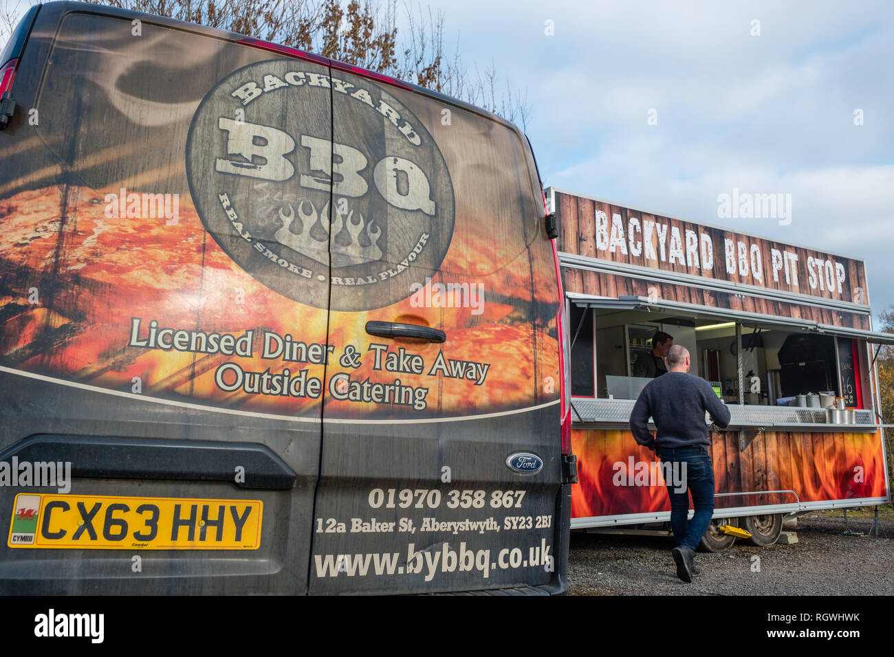 Backyard barbeque Pit Stop strada fast food diner van truck stop, Aberystwyth, Wales UK Foto Stock