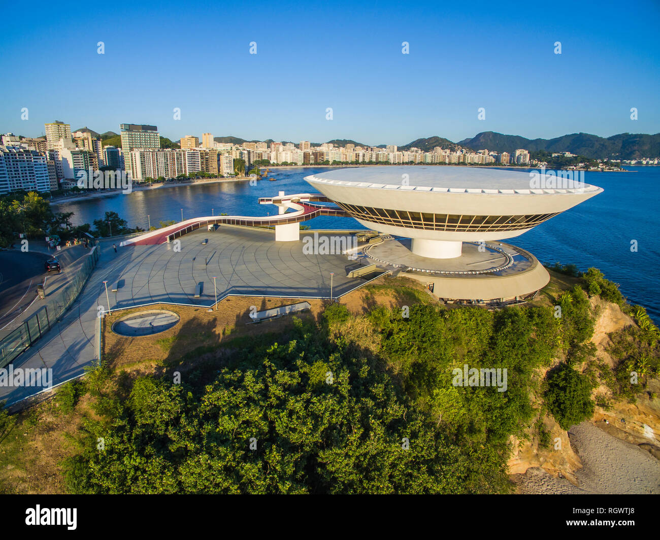 Niteroi Città, Stato di Rio de Janeiro / Brasile America del Sud. -  01/27/2019 Descrizione: MAC Niteroi. Museo di Arte Contemporanea di  Niteroi. Architetto Osc Foto stock - Alamy