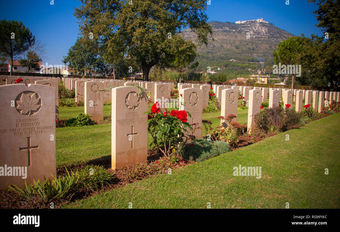 Cassino War Cemetery, provincia di Frosinone, a sud-est di Roma, Italia. Commonwealth tombe di coloro che hanno combattuto nella battaglia di Cassino WW2 Foto Stock