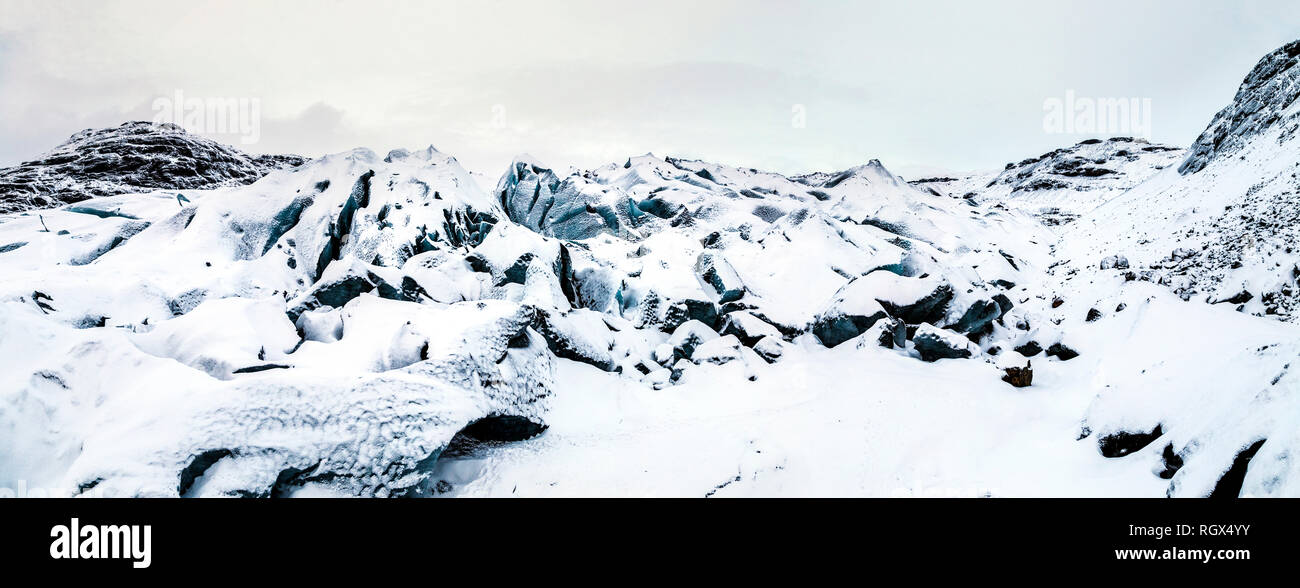 Ghiacciaio Solheimajokull ricoperta di neve, Islanda Foto Stock