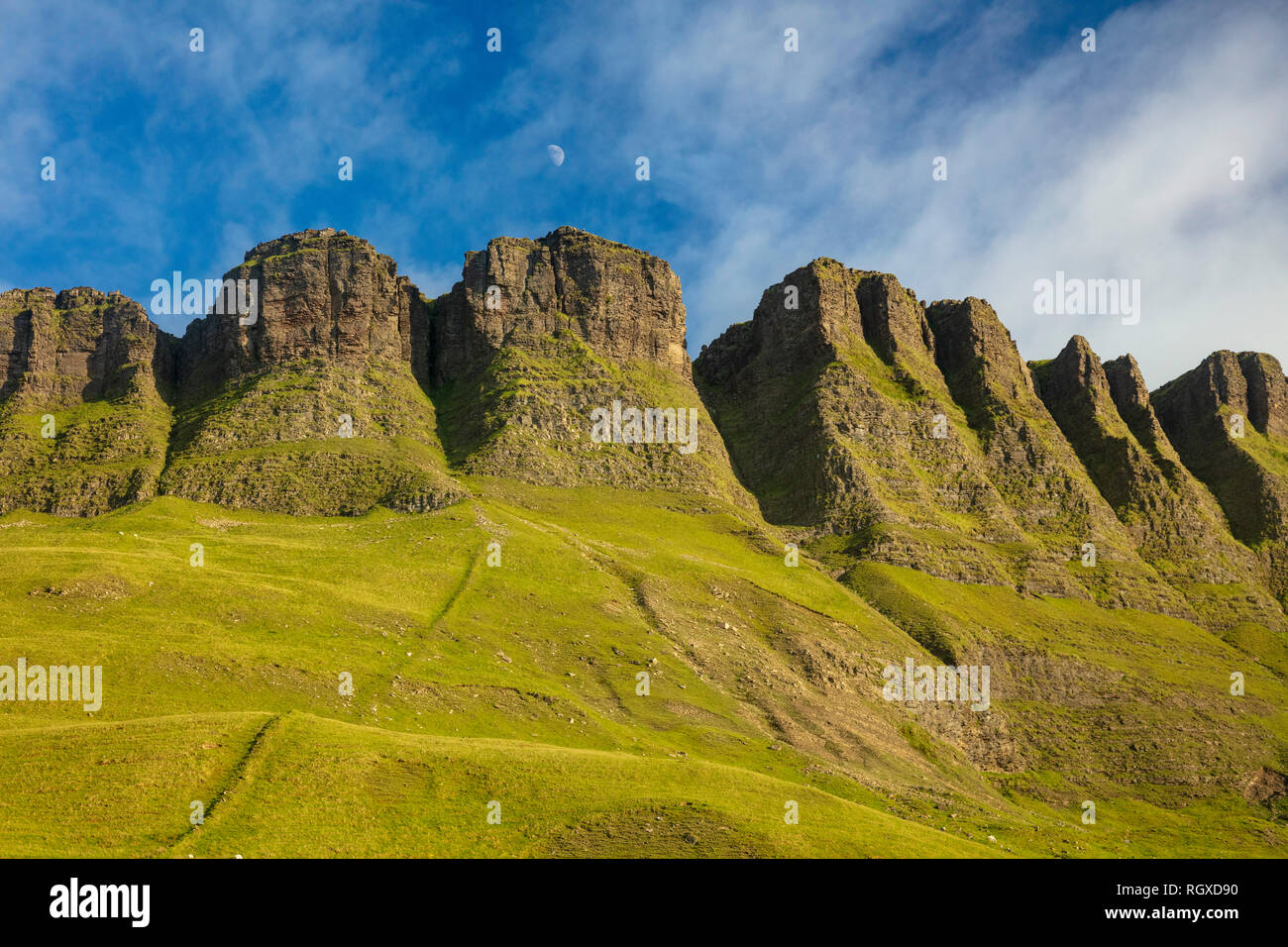 I calanchi di erosione su Benbulbin montagna, nella contea di Sligo, Irlanda. Foto Stock