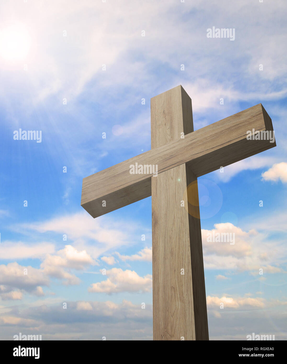 La croce di Gesù e cloudful cielo blu Foto Stock