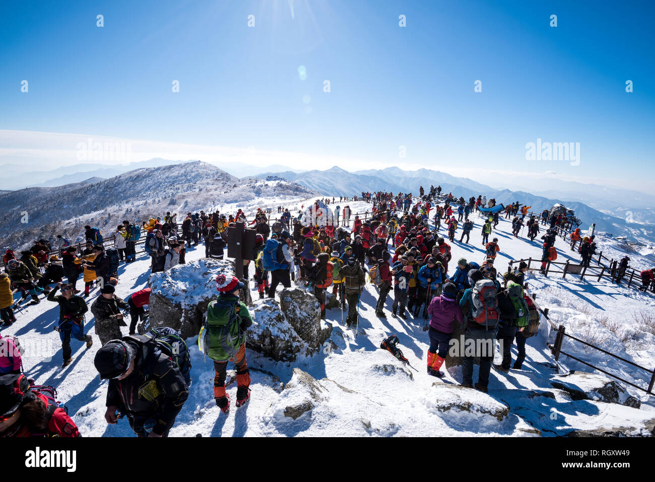 Persone escursionismo sul Monte Deogyusan in inverno Foto Stock