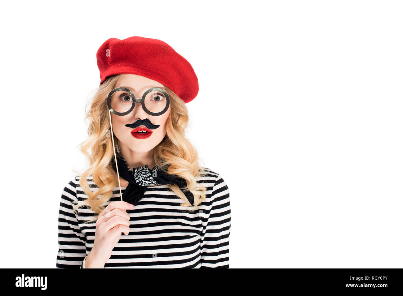 Sorpreso donna con baffi finti sulla faccia stecco di presa con gli occhiali  isolato su bianco Foto stock - Alamy