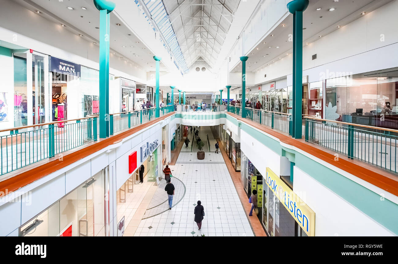 Johannesburg, Sud Africa - 05 Luglio 2011: all'interno di Alberton City Mall a Johannesburg Foto Stock