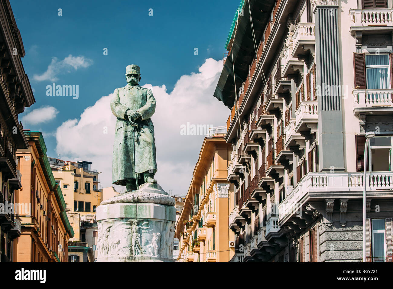 Napoli, campania, Italy. Un monumento di re Umberto I che hanno governato in Italia dal 1878 al 1900. Foto Stock