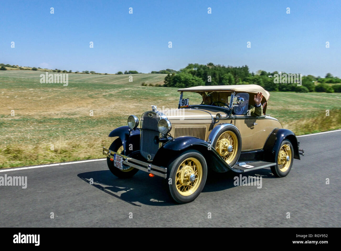 Una Ford 1931, auto d'epoca, eseguire sulla strada di campagna, Repubblica Ceca Foto Stock