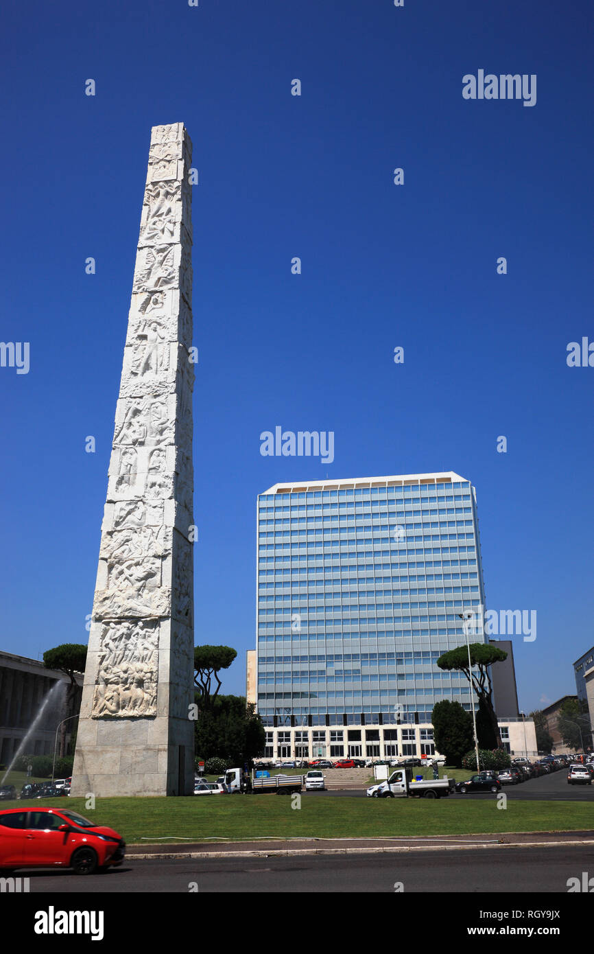 Piazza Guglielmo Marconi und Stele Obelisco di Marconi und Gebäude der Unogas Energia Spa, Esposizione Universale di Roma, Weltausstellung Rom, EUR, ho Foto Stock