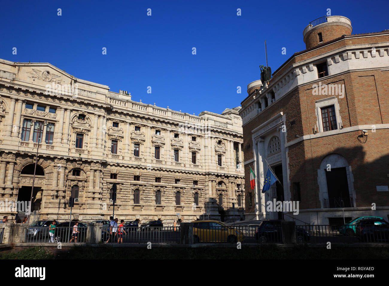 Palazzo di Giustizia e Palazzo di Giustizia, quartiere di Prati presso il fiume Tevere roma, Italia Foto Stock