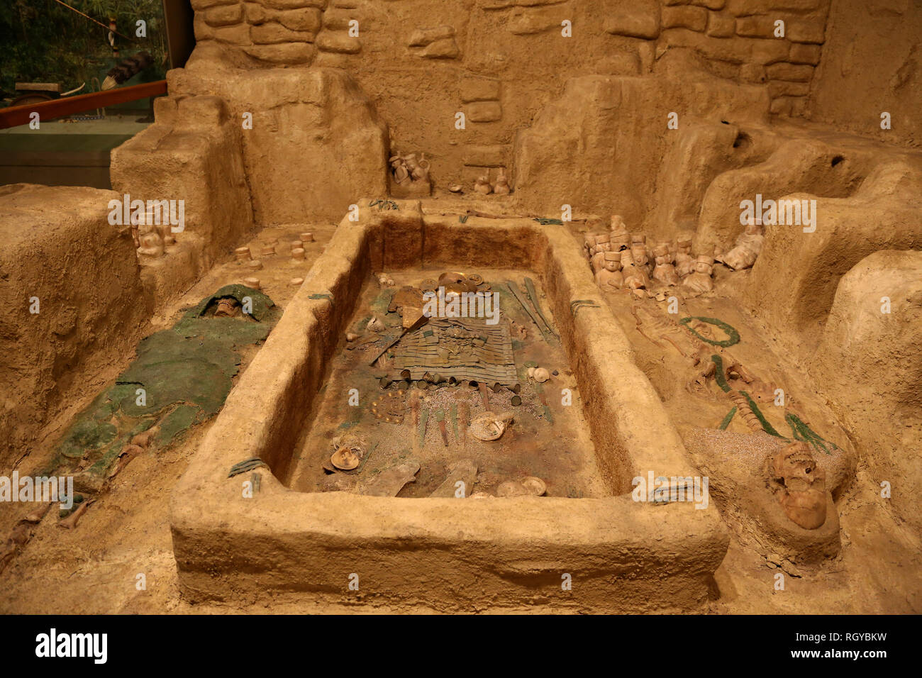 Replica. Tomba precolombiani. Cultura Moche. Sipan. Il Perù. Il Museo Americano di Storia Naturale. New York. Stati Uniti. Foto Stock