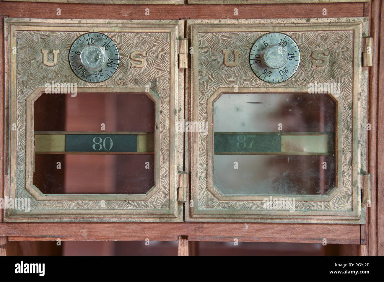 Close up della numerazione delle caselle postali a Kennecott miniera di rame di Ghost Town, McCarthy, Alaska, STATI UNITI D'AMERICA Foto Stock