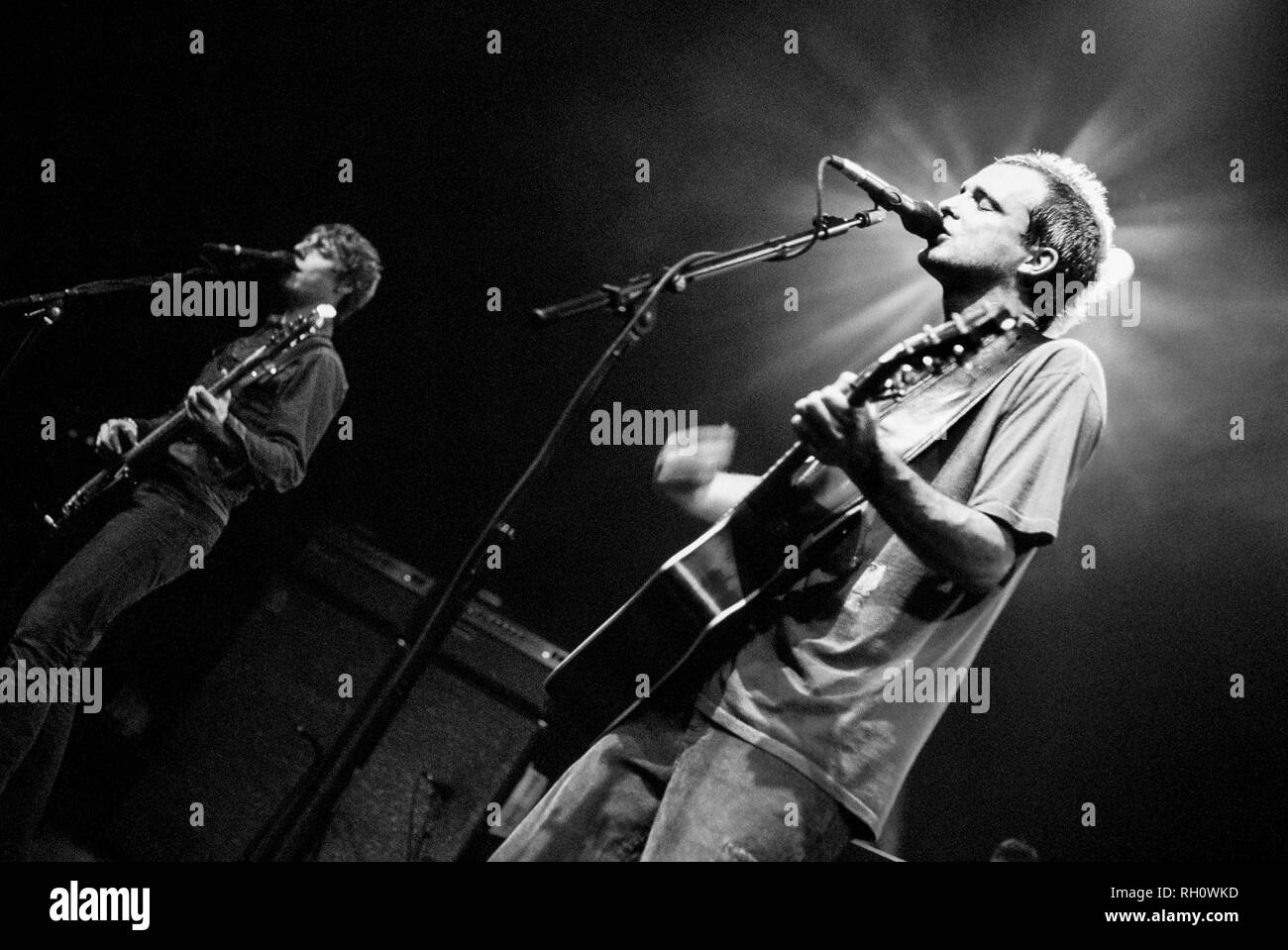 Fran Healey cantante della band Travis performanti a Kentish Town Forum il 16 settembre 2001, Londra, Inghilterra, Regno Unito. Foto Stock