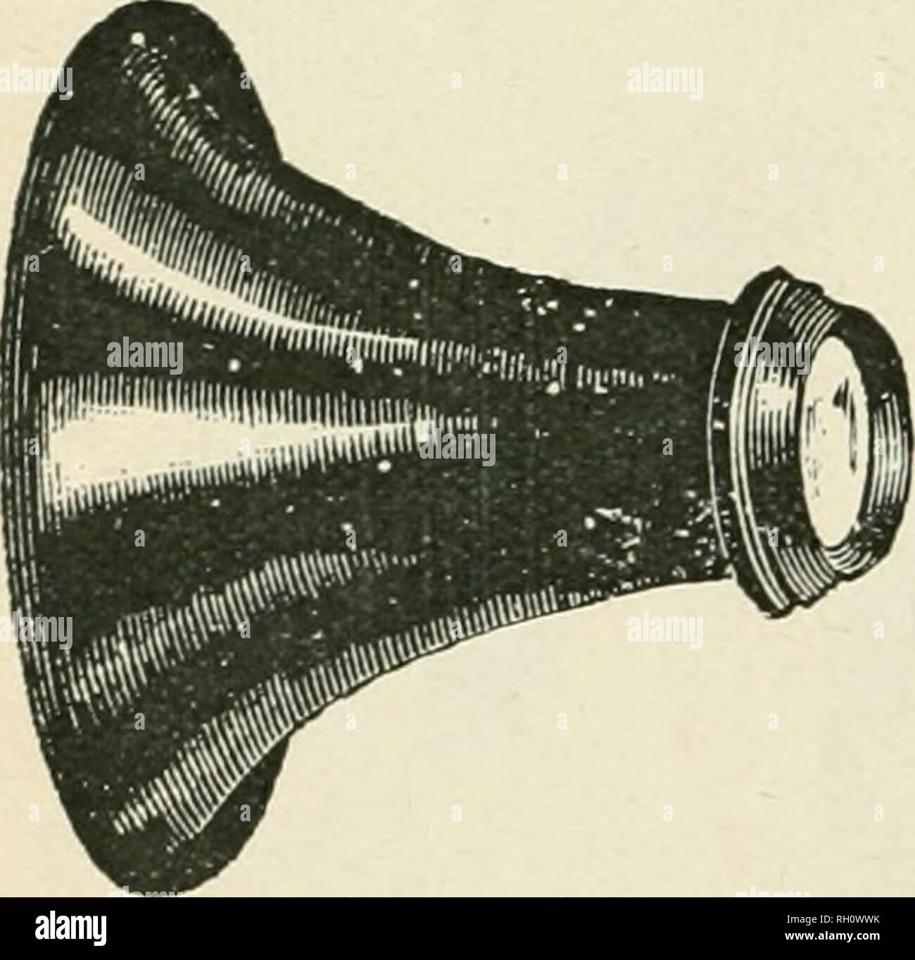 . Bollettino. Agricoltura -- Ontario. Fig. 23. Lente di ingrandimento di treppiede. Fig. 24. Tester di lino.. Si prega di notare che queste immagini vengono estratte dalla pagina sottoposta a scansione di immagini che possono essere state migliorate digitalmente per la leggibilità - Colorazione e aspetto di queste illustrazioni potrebbero non perfettamente assomigliano al lavoro originale. In Ontario. Dipartimento di Agricoltura. Toronto : Il dipartimento Foto Stock