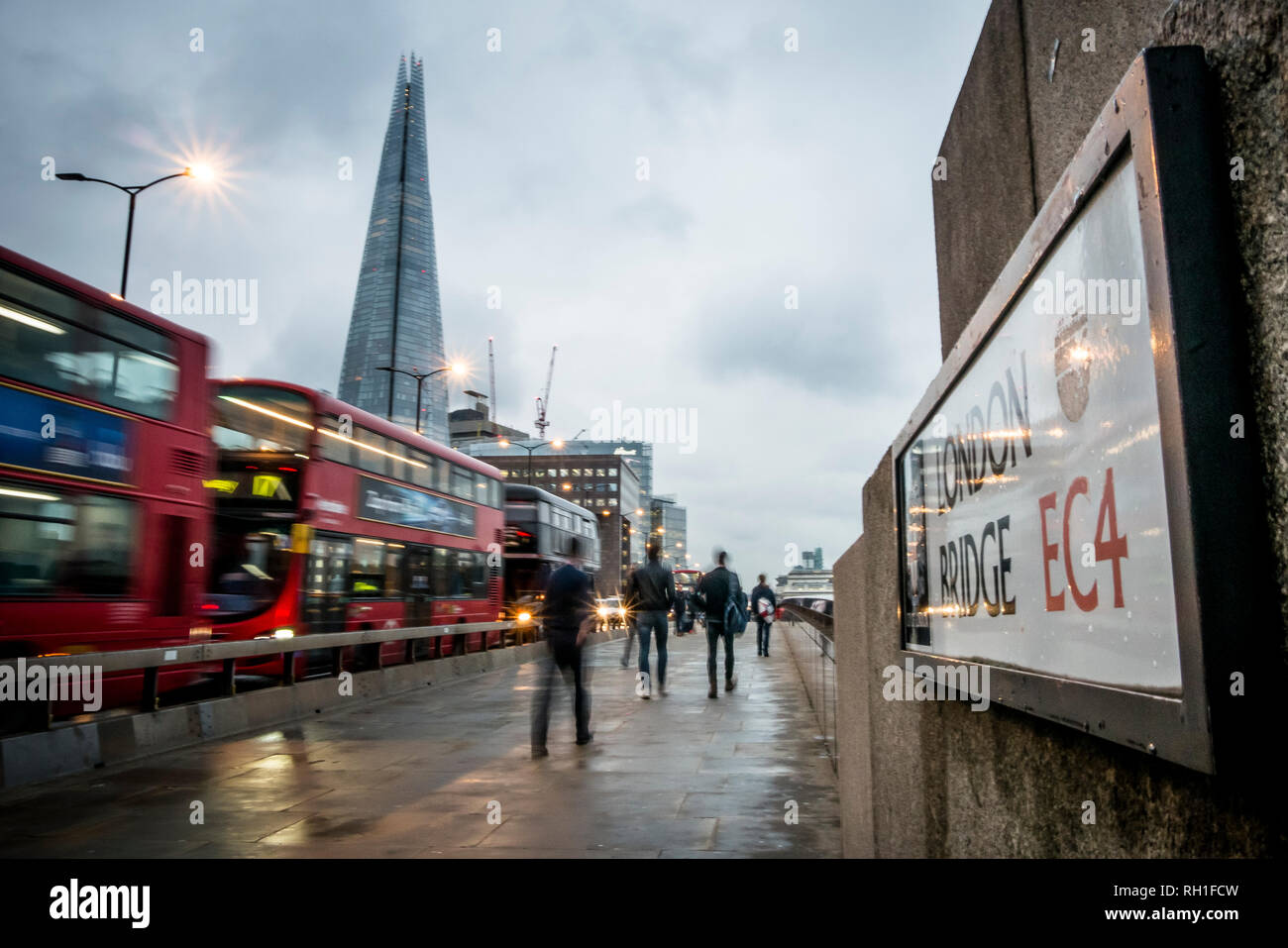 Vista del Shard dal London Bridge Foto Stock