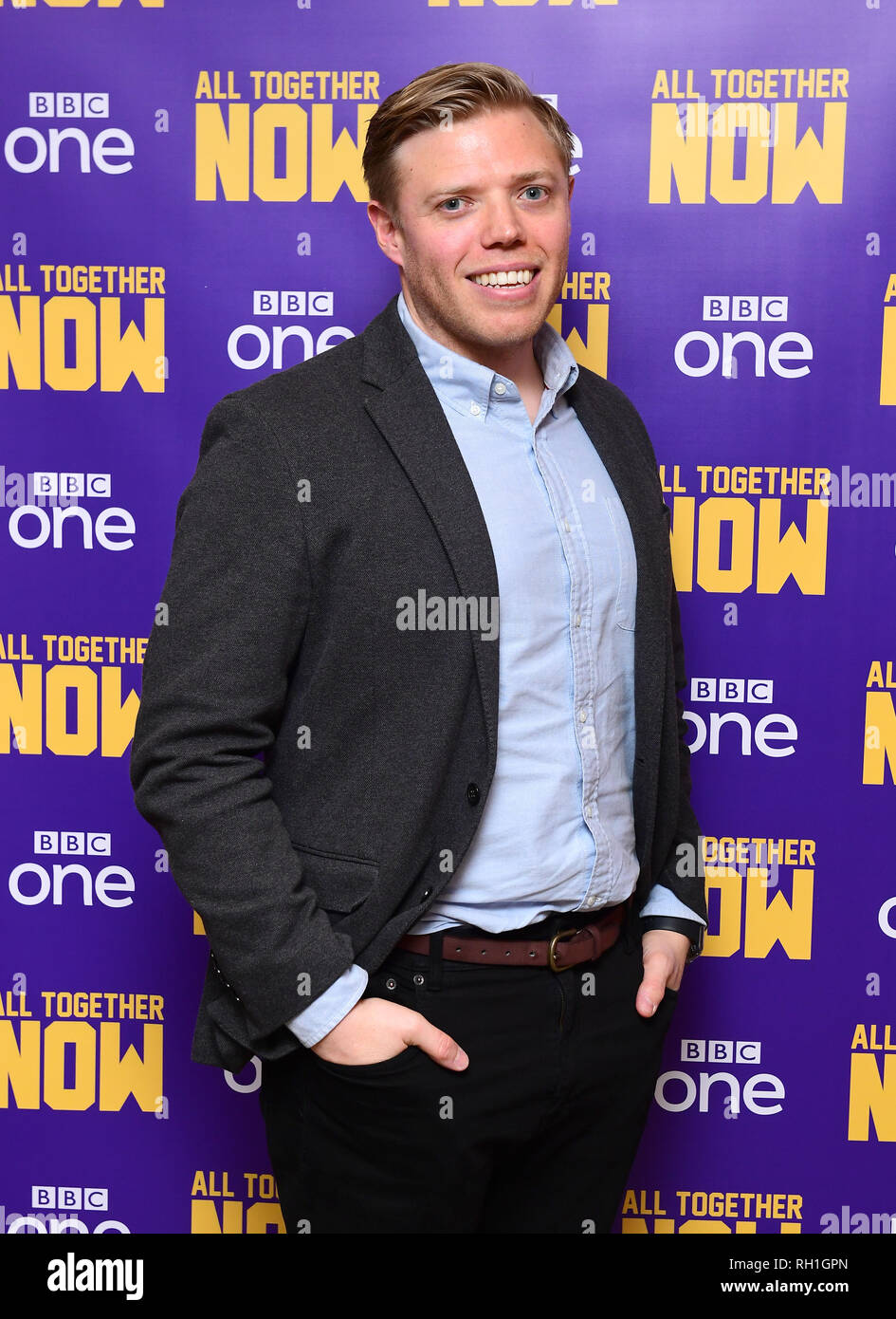 Rob Beckett nel centro di Londra all'esame della loro nuova BBC1 mostrano, ora tutti insieme. Foto Stock