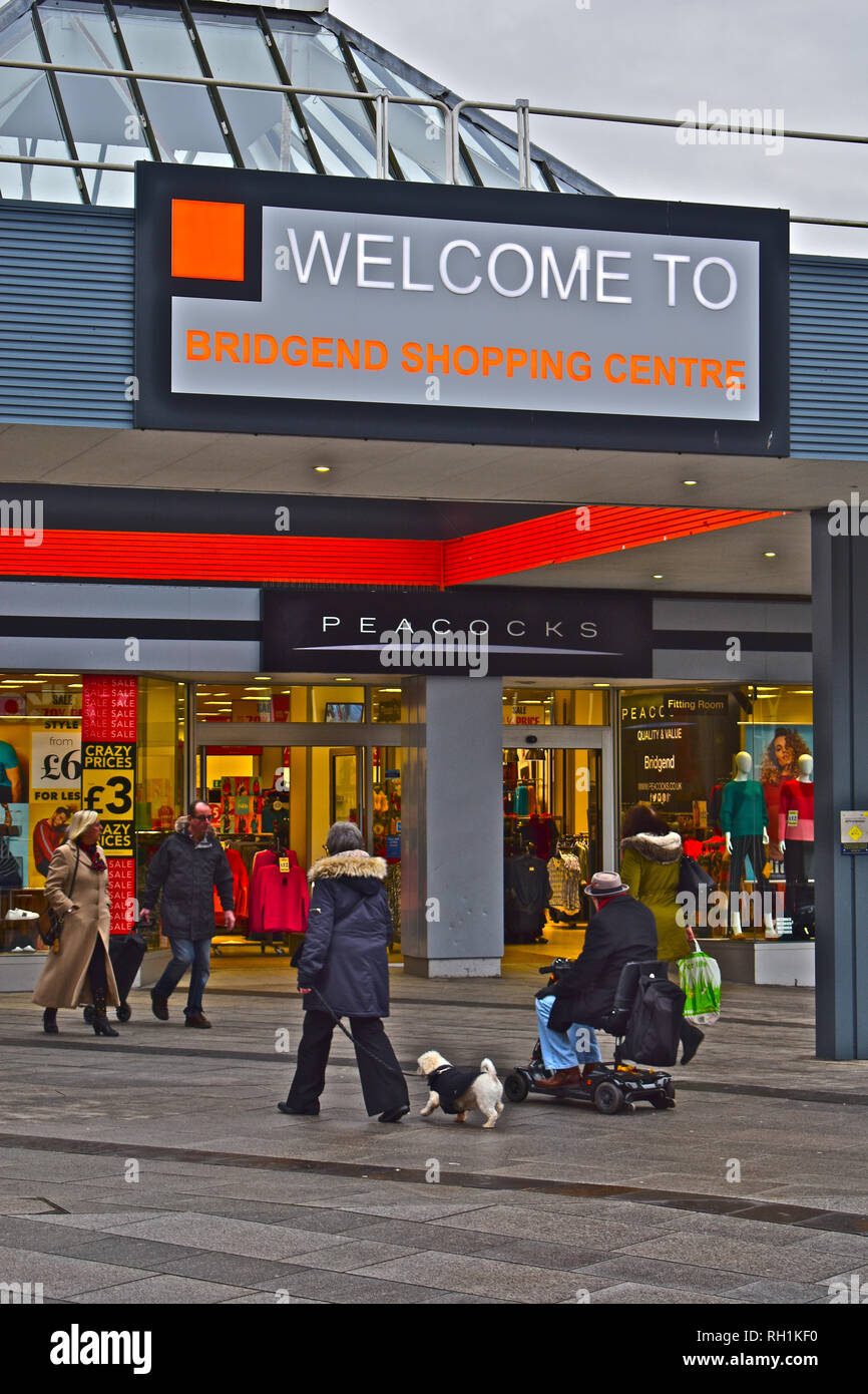 Bridgend Shopping Centre in Brackla Street, Bridgend, S.Wales UK Foto Stock