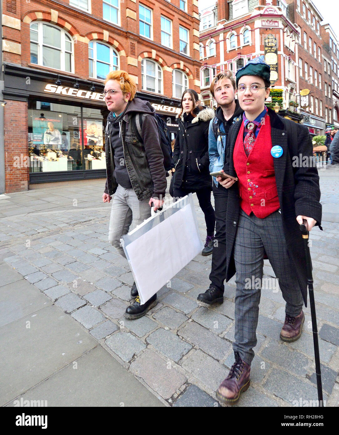 Londra, Inghilterra, Regno Unito. È interessante notare che vestito giovani in Covent Garden - Harry Potter theme Foto Stock