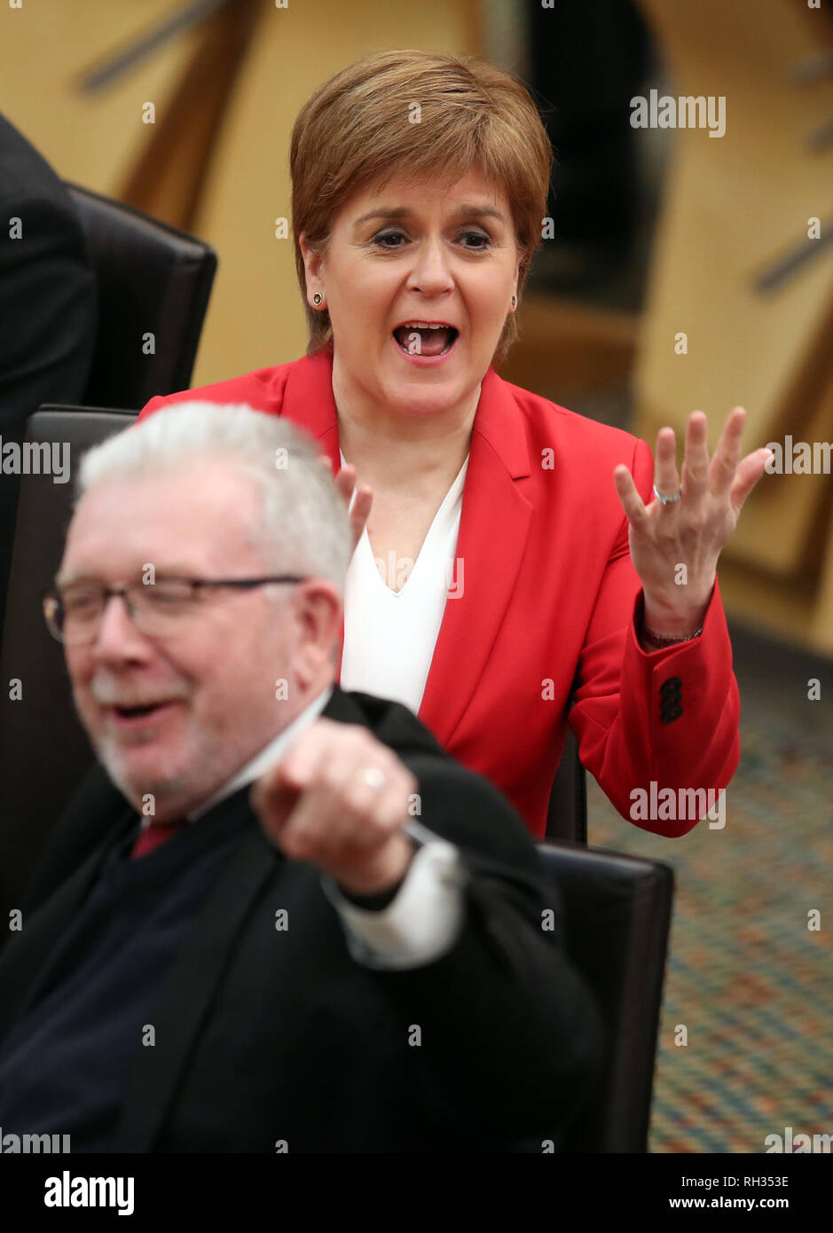 Primo Ministro Nicola Storione durante il governo scozzese della fase 1 bilancio dibattito presso il parlamento scozzese di Edimburgo. Foto Stock