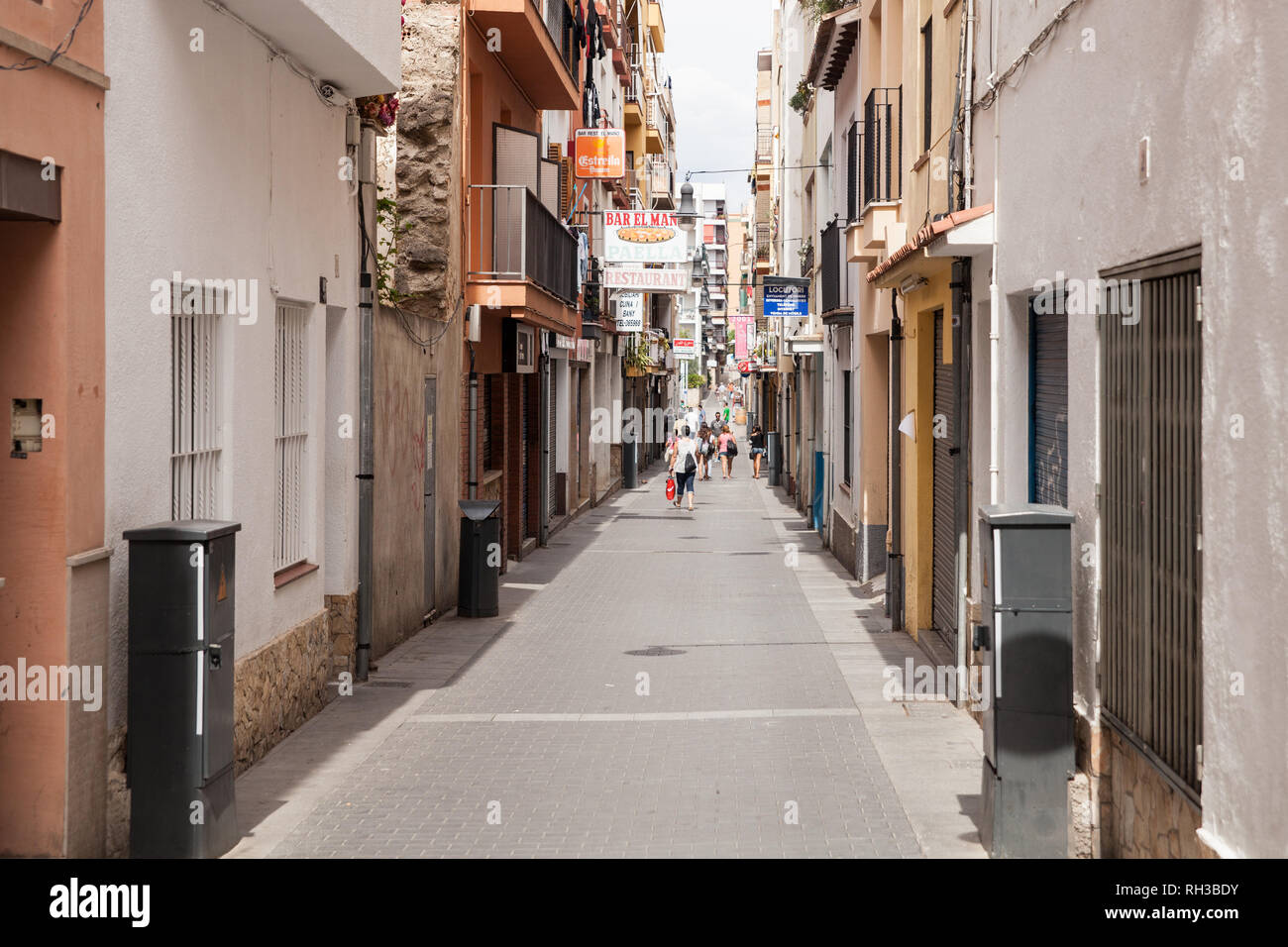 Vicolo, architettura, blocchi, edifici, la corrida, auto, Catalonia, centro città, abbigliamento, costa, distretto, piatta, escursione, vacanze, hotel, infrastruct Foto Stock
