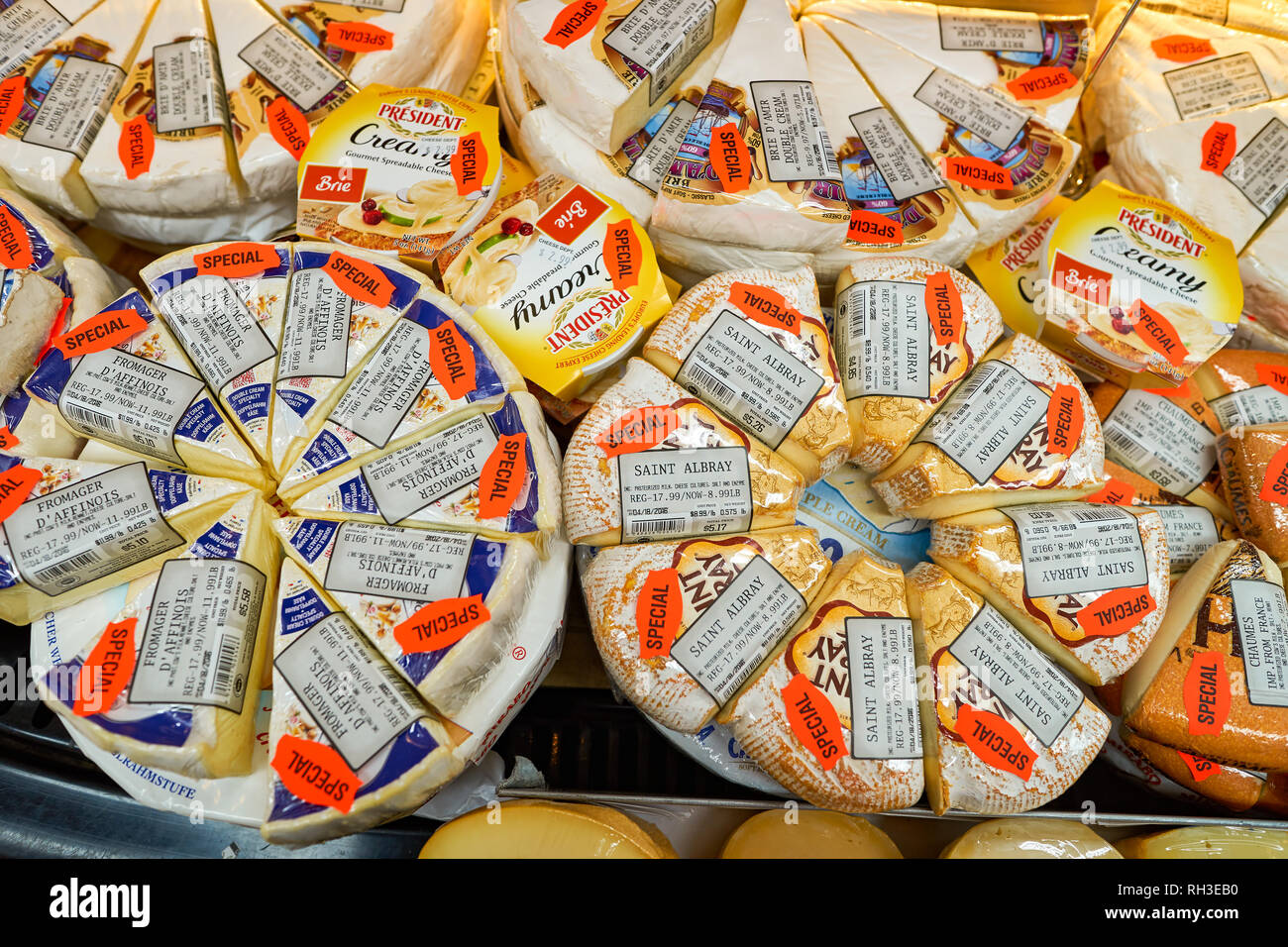 NEW YORK - CIRCA NEL MARZO 2016: all'interno del lato ovest del mercato. West Side Market è un supermercato a Broadway, New York Foto Stock