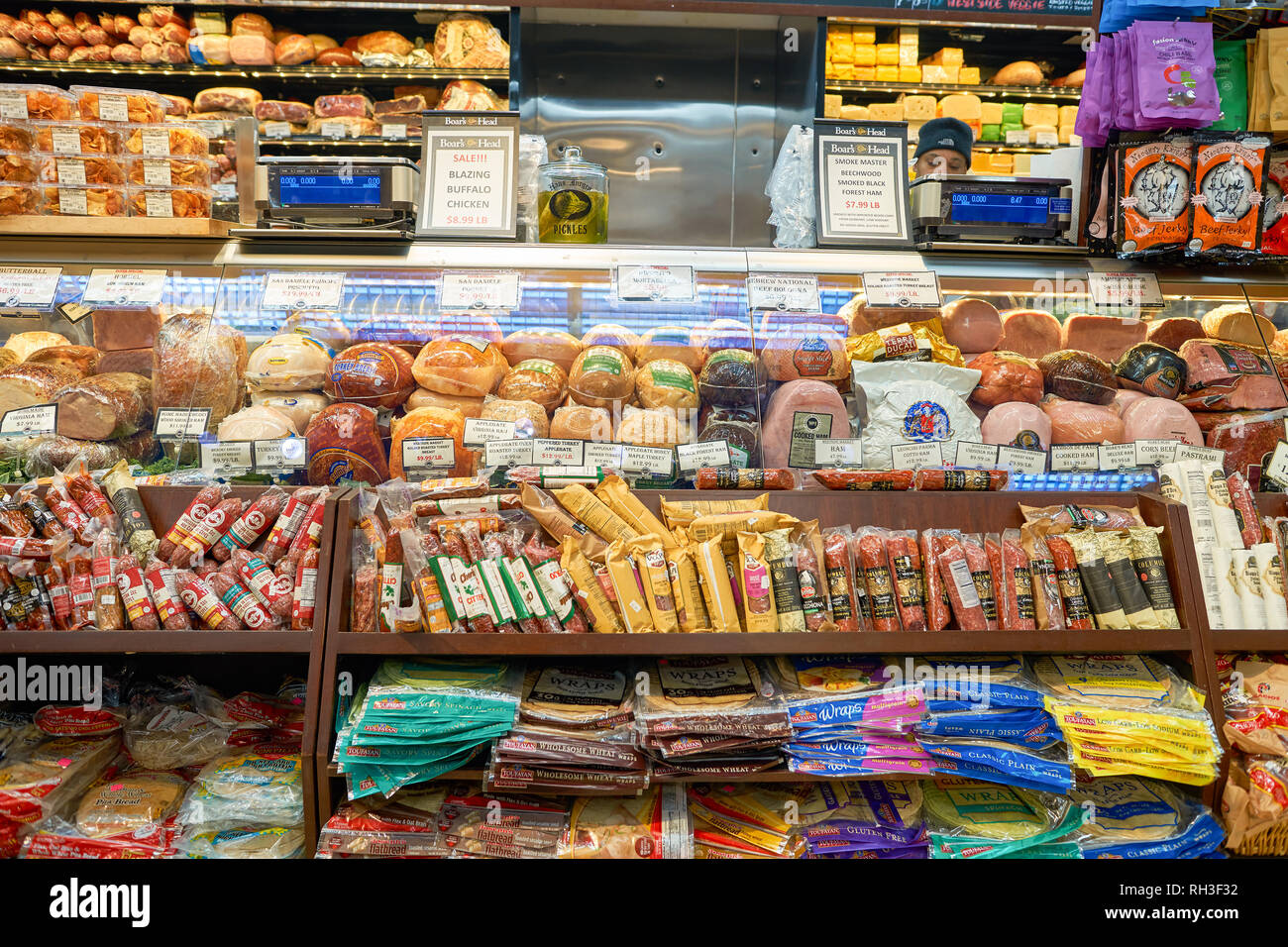 NEW YORK - CIRCA NEL MARZO 2016: all'interno del lato ovest del mercato. West Side Market è un supermercato a Broadway, New York Foto Stock